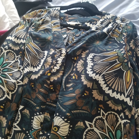 Earth tone colors H&M flowy blouse - size XS - Picture 3 of 3